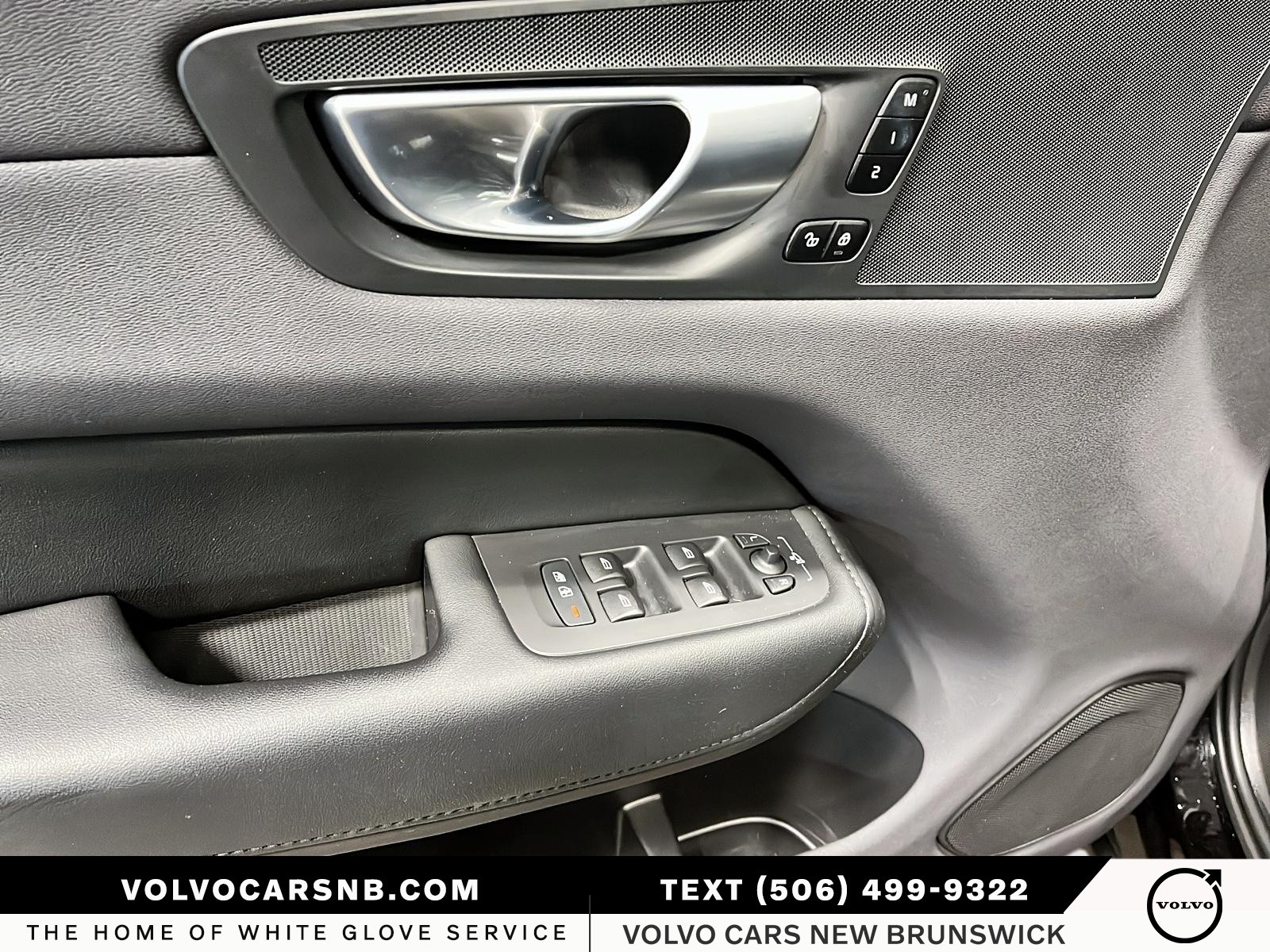 2024 Volvo XC60 Recharge Plug-In Hybrid T8 Plus Dark Theme