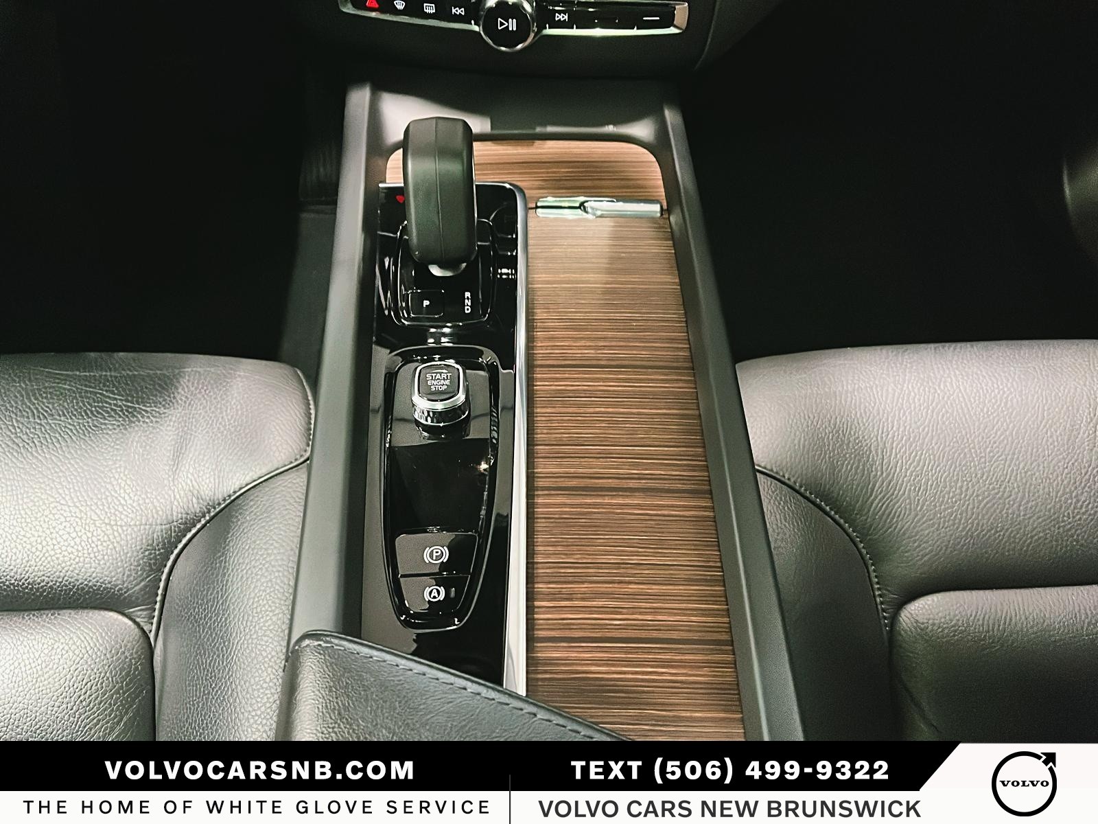 2024 Volvo XC60 Recharge Plug-In Hybrid T8 Plus Dark Theme