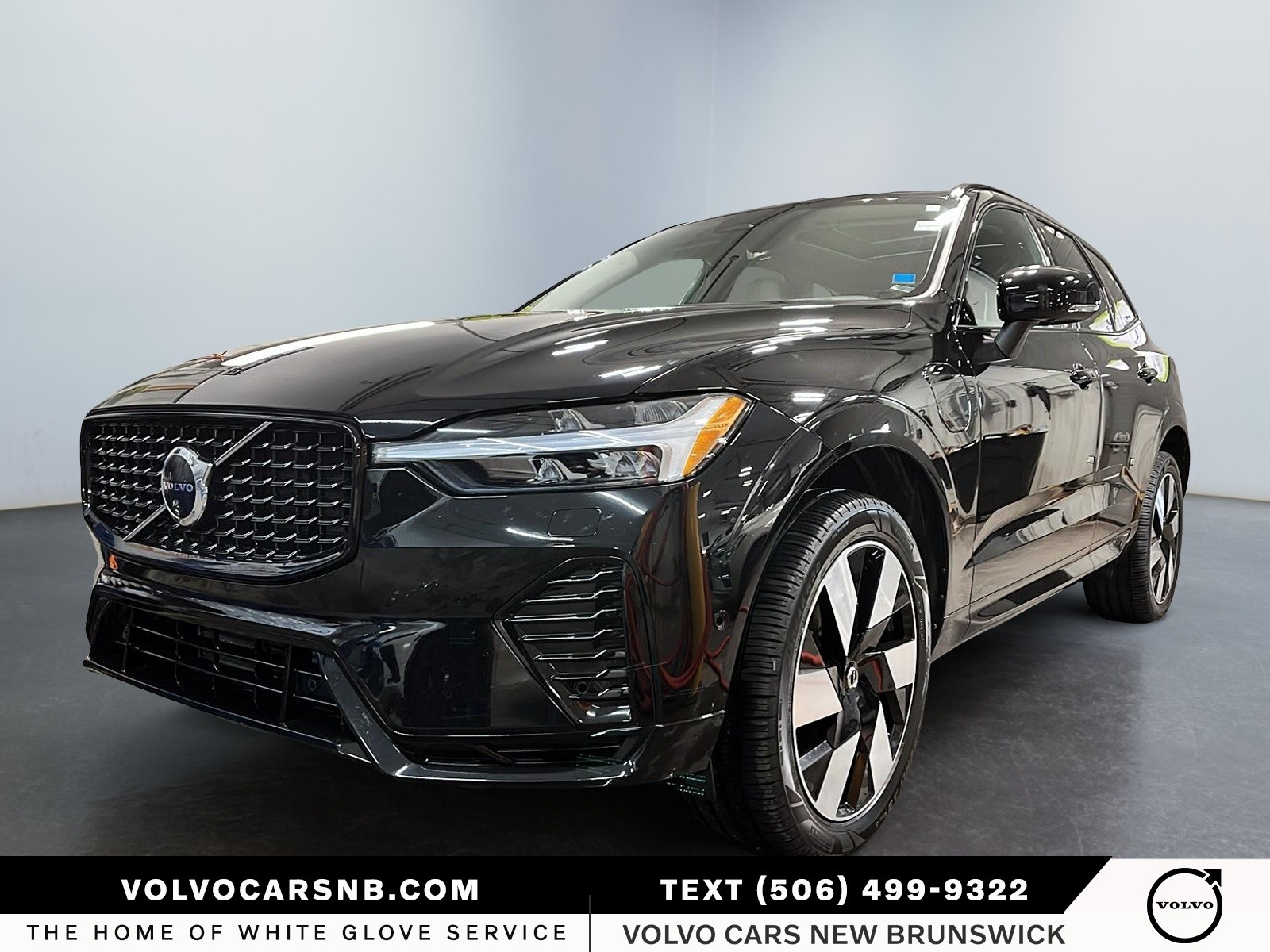 2024 Volvo XC60 Recharge Plug-In Hybrid  T8 Plus Dark Theme