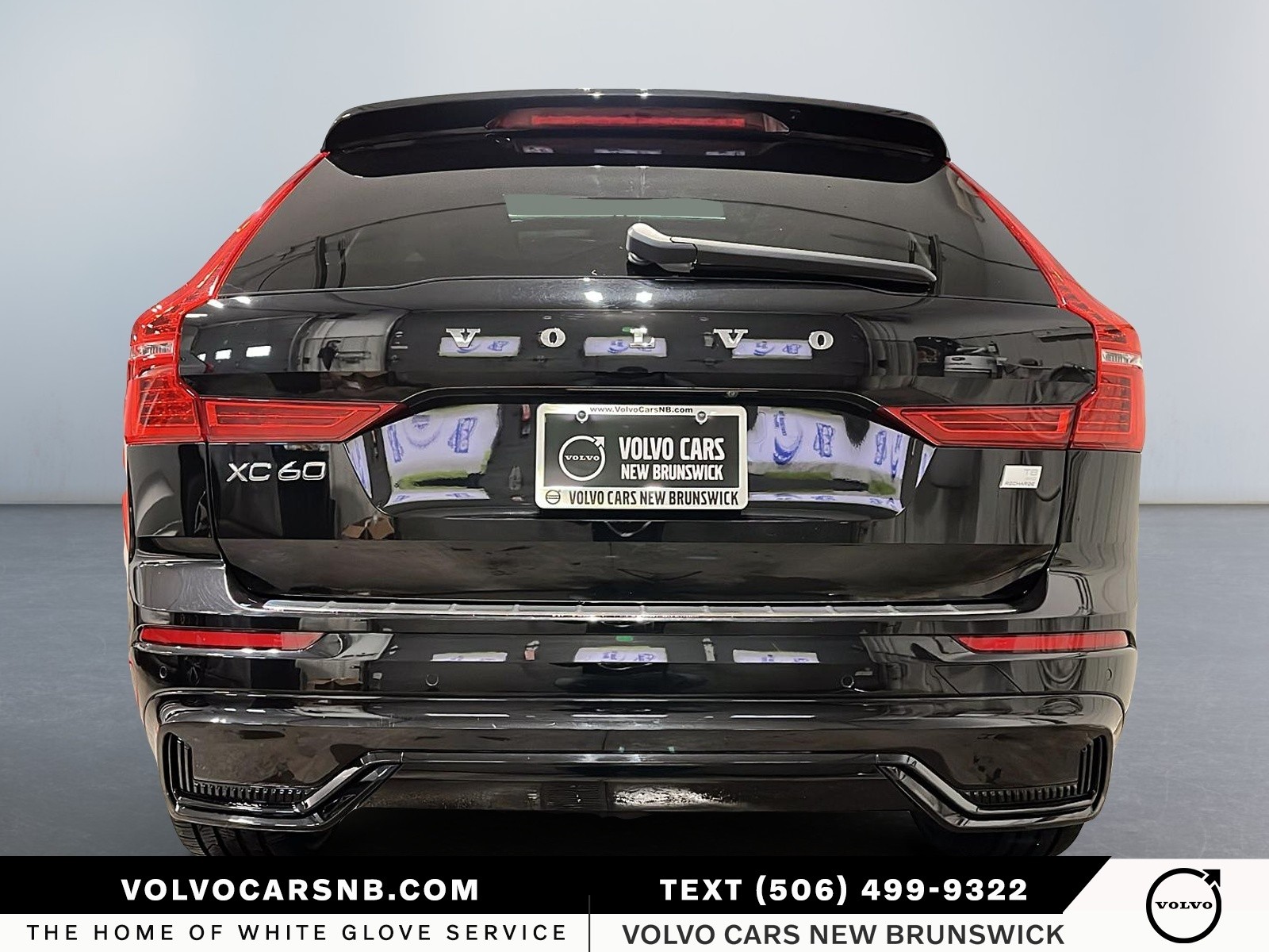 2024 Volvo XC60 Recharge Plug-In Hybrid T8 Plus Dark Theme