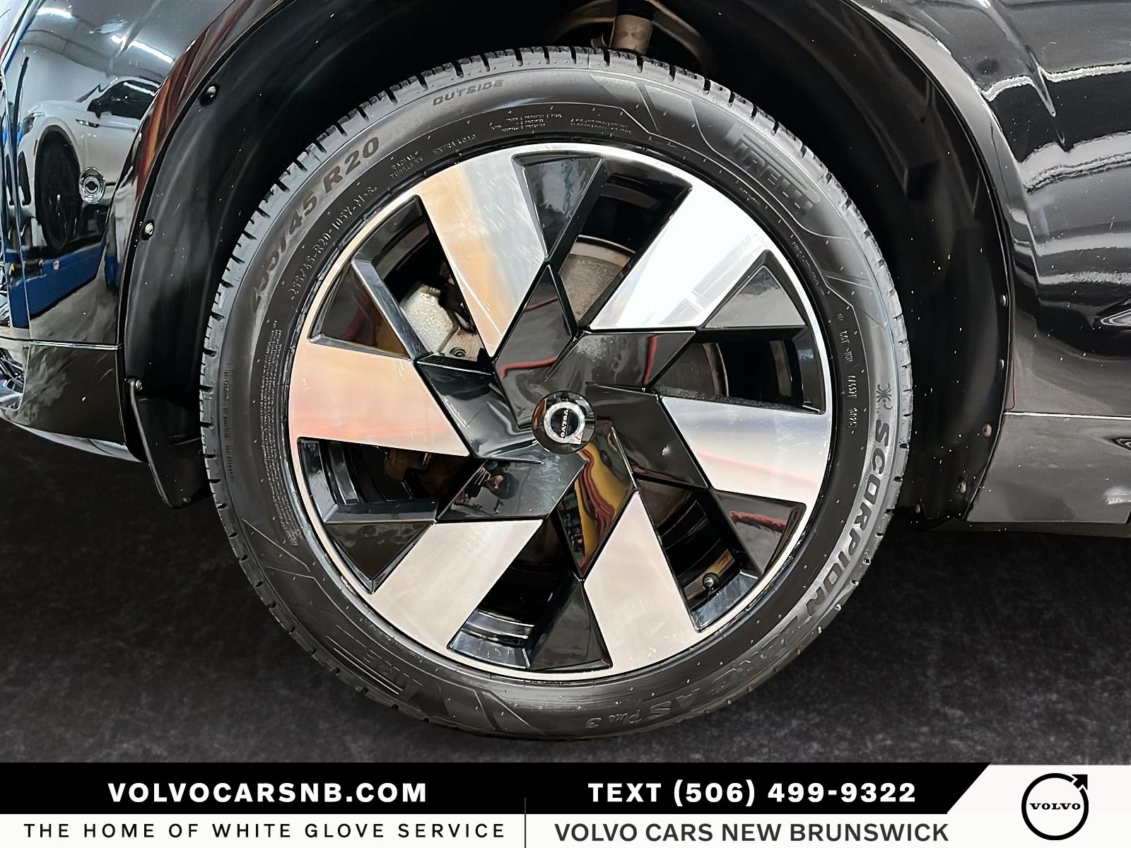 2024 Volvo XC60 Recharge Plug-In Hybrid T8 Plus Dark Theme