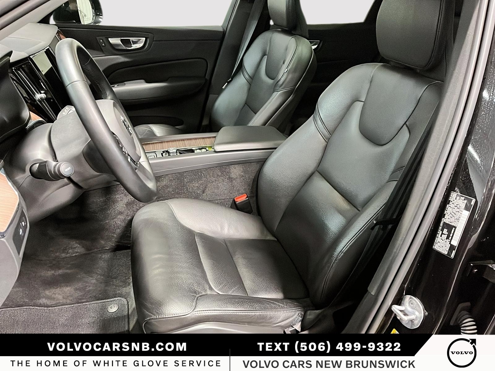 2024 Volvo XC60 Recharge Plug-In Hybrid T8 Plus Dark Theme