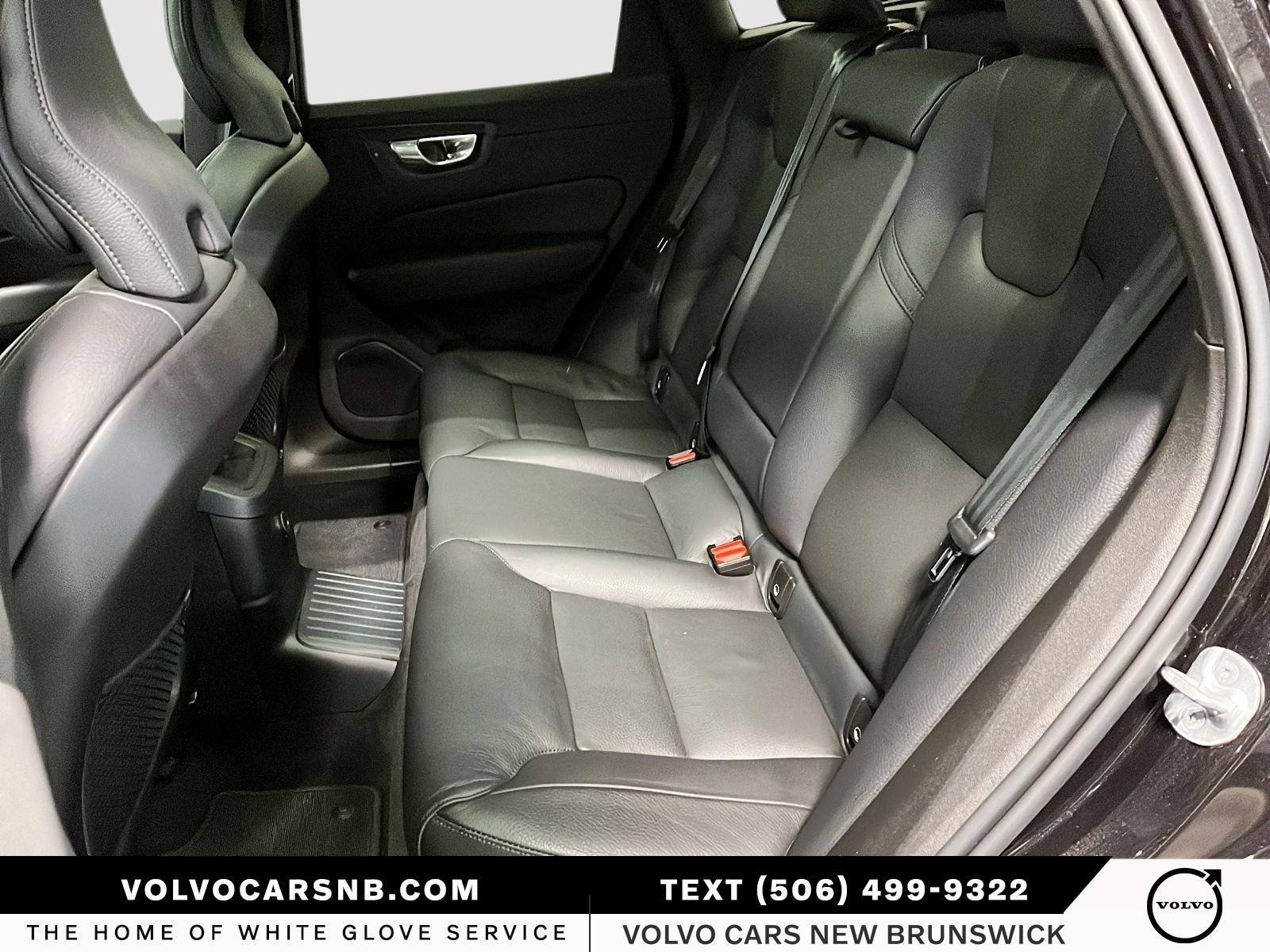 2024 Volvo XC60 Recharge Plug-In Hybrid T8 Plus Dark Theme