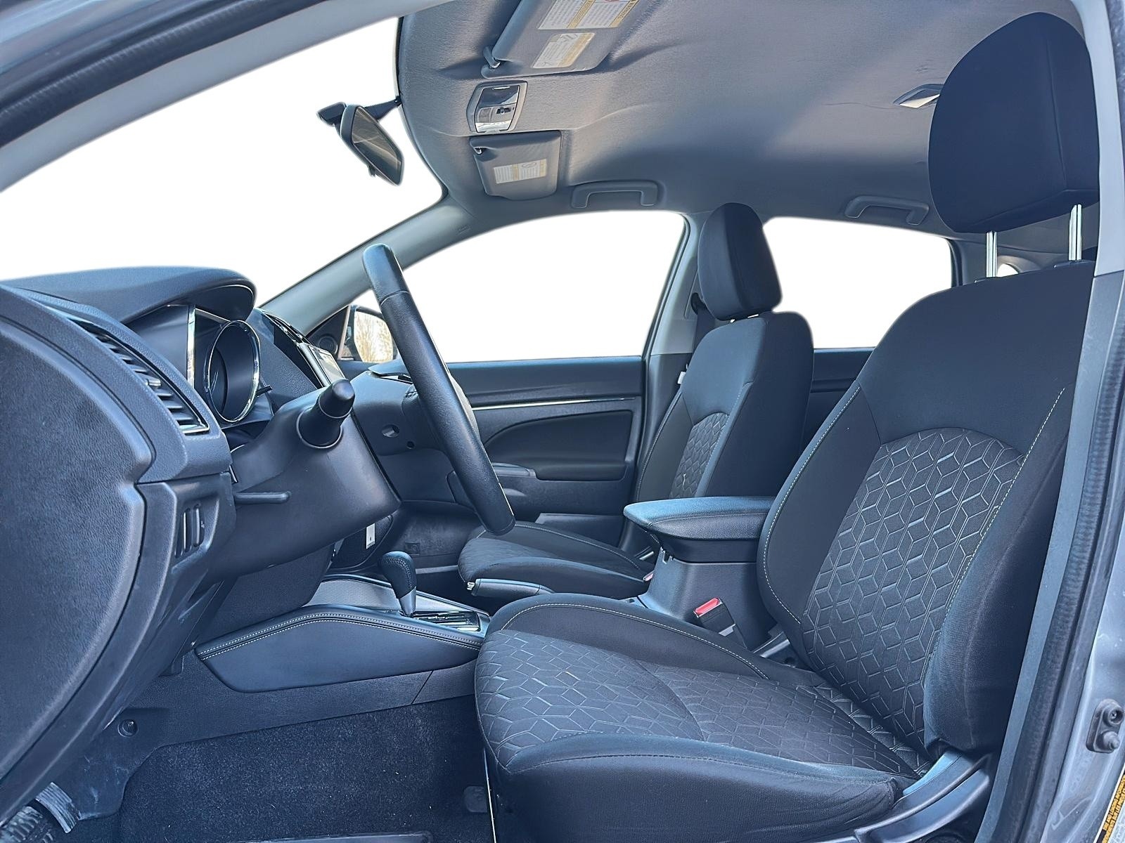 2023 Mitsubishi RVR SE