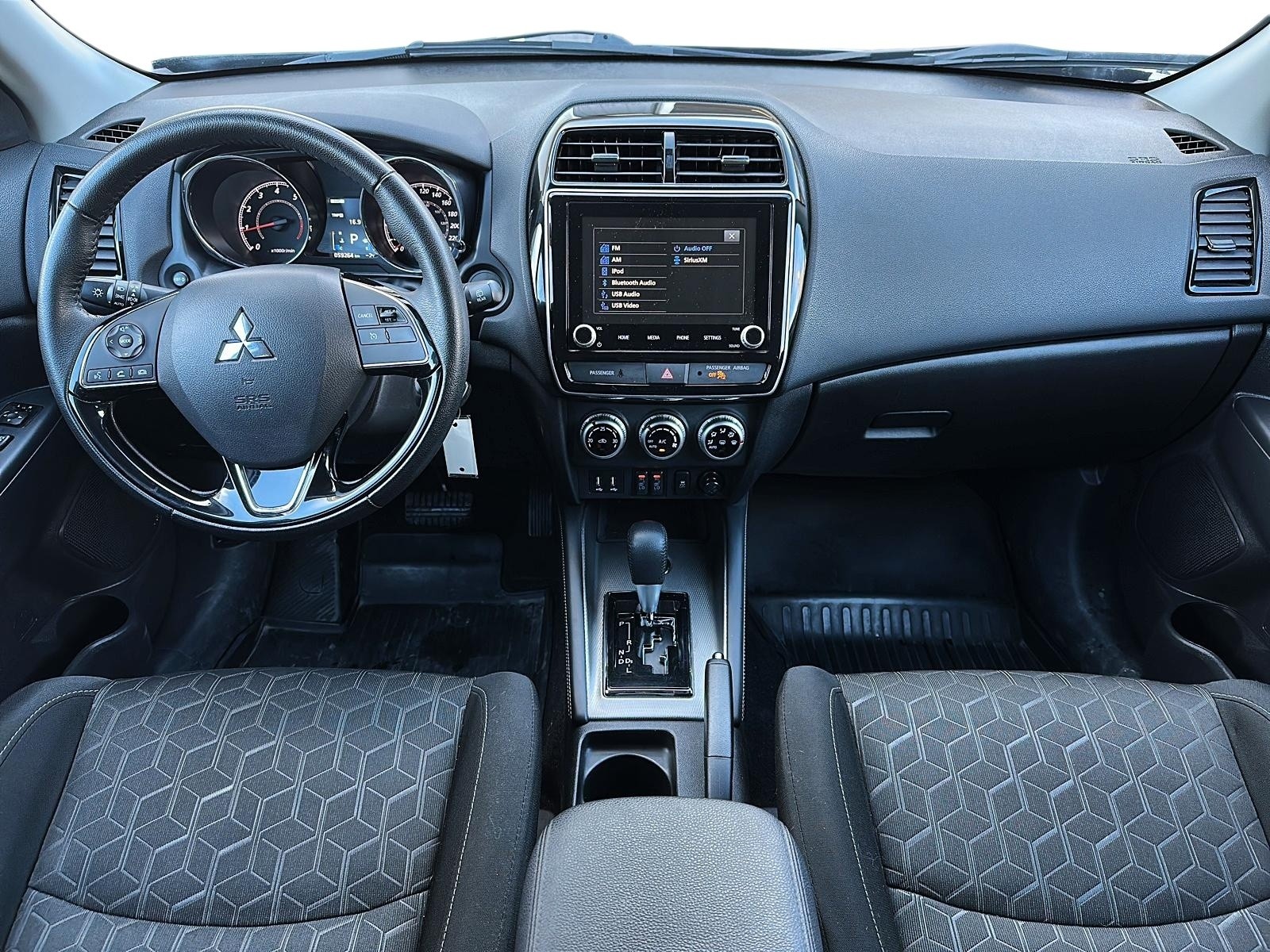 2023 Mitsubishi RVR SE