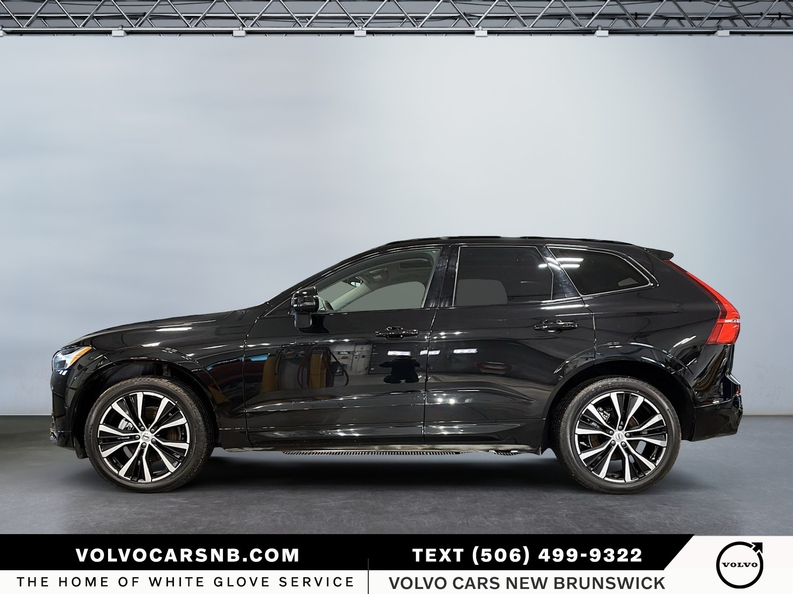 2025 Volvo XC60 B5 Plus Dark Theme