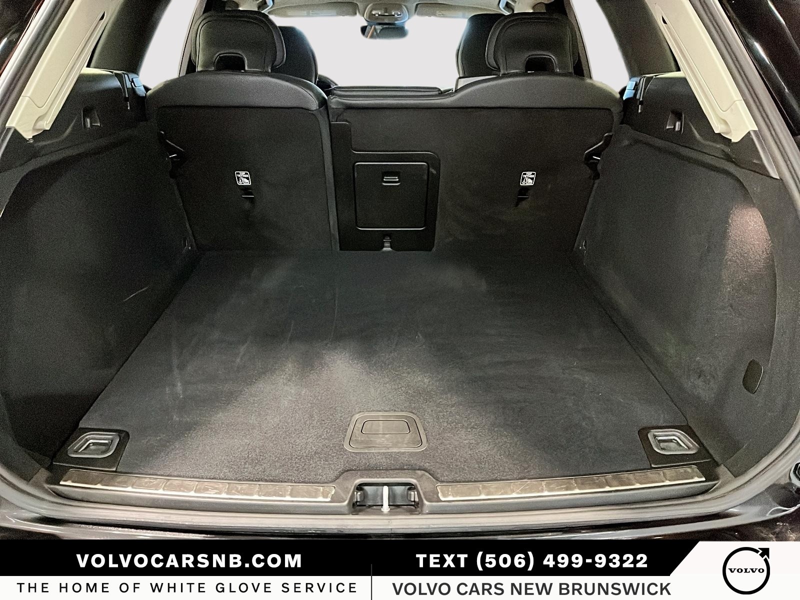 2025 Volvo XC60 B5 Plus Dark Theme