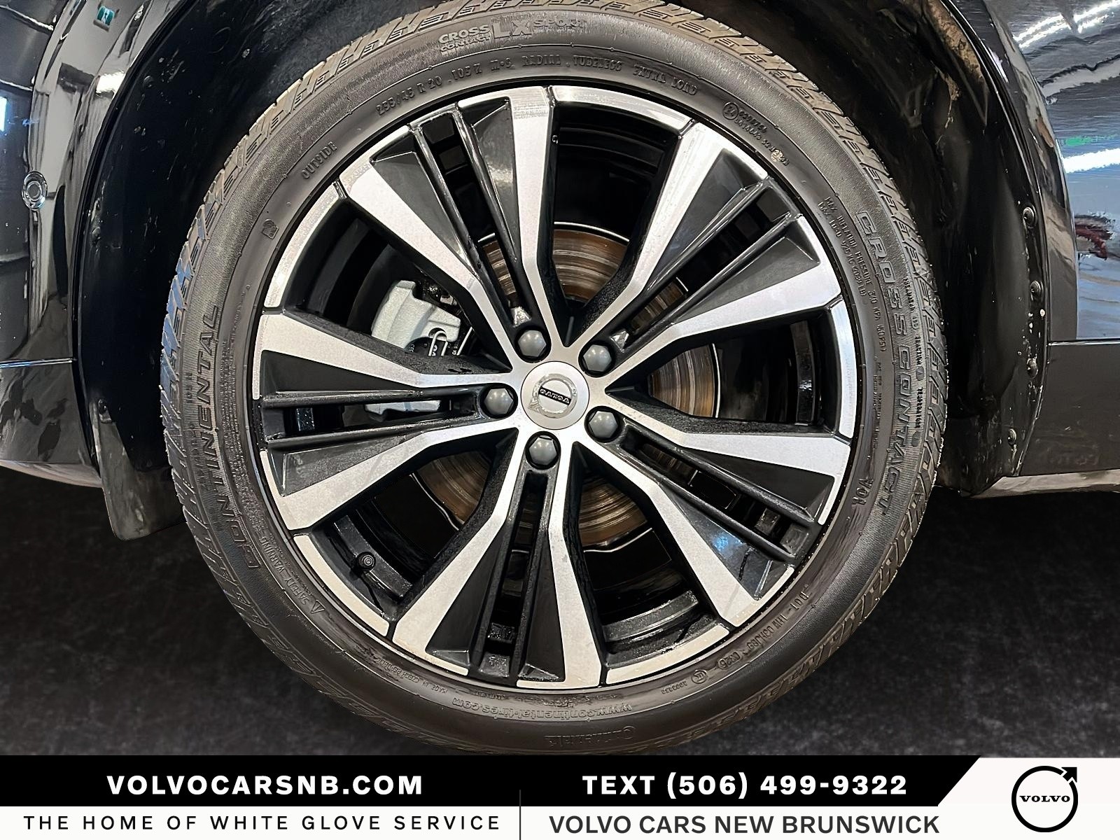 2025 Volvo XC60 B5 Plus Dark Theme