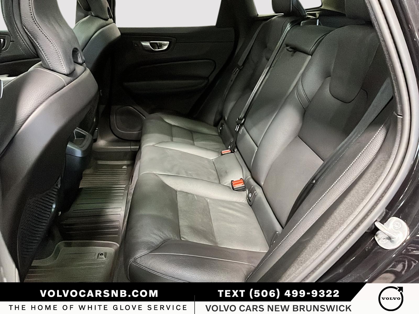 2025 Volvo XC60 B5 Plus Dark Theme