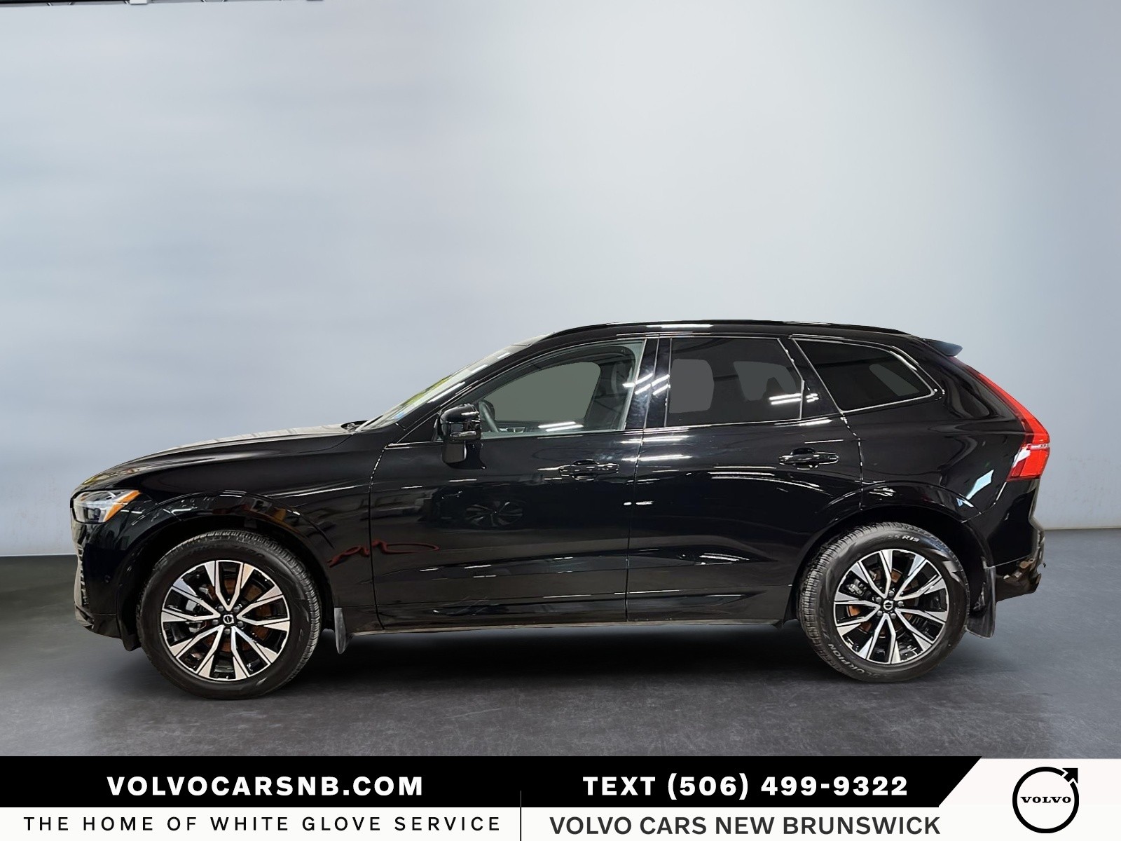2025 Volvo XC60 B5 Plus Dark Theme