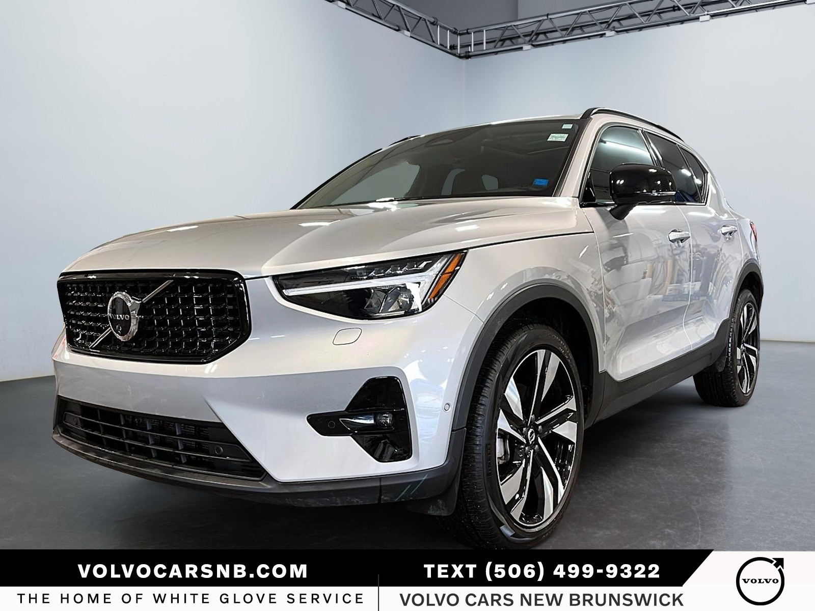 2025 Volvo XC40  B5 Plus Dark Theme
