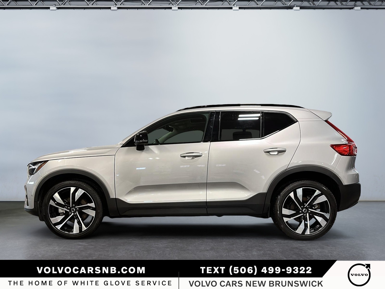 2025 Volvo XC40 B5 Plus Dark Theme