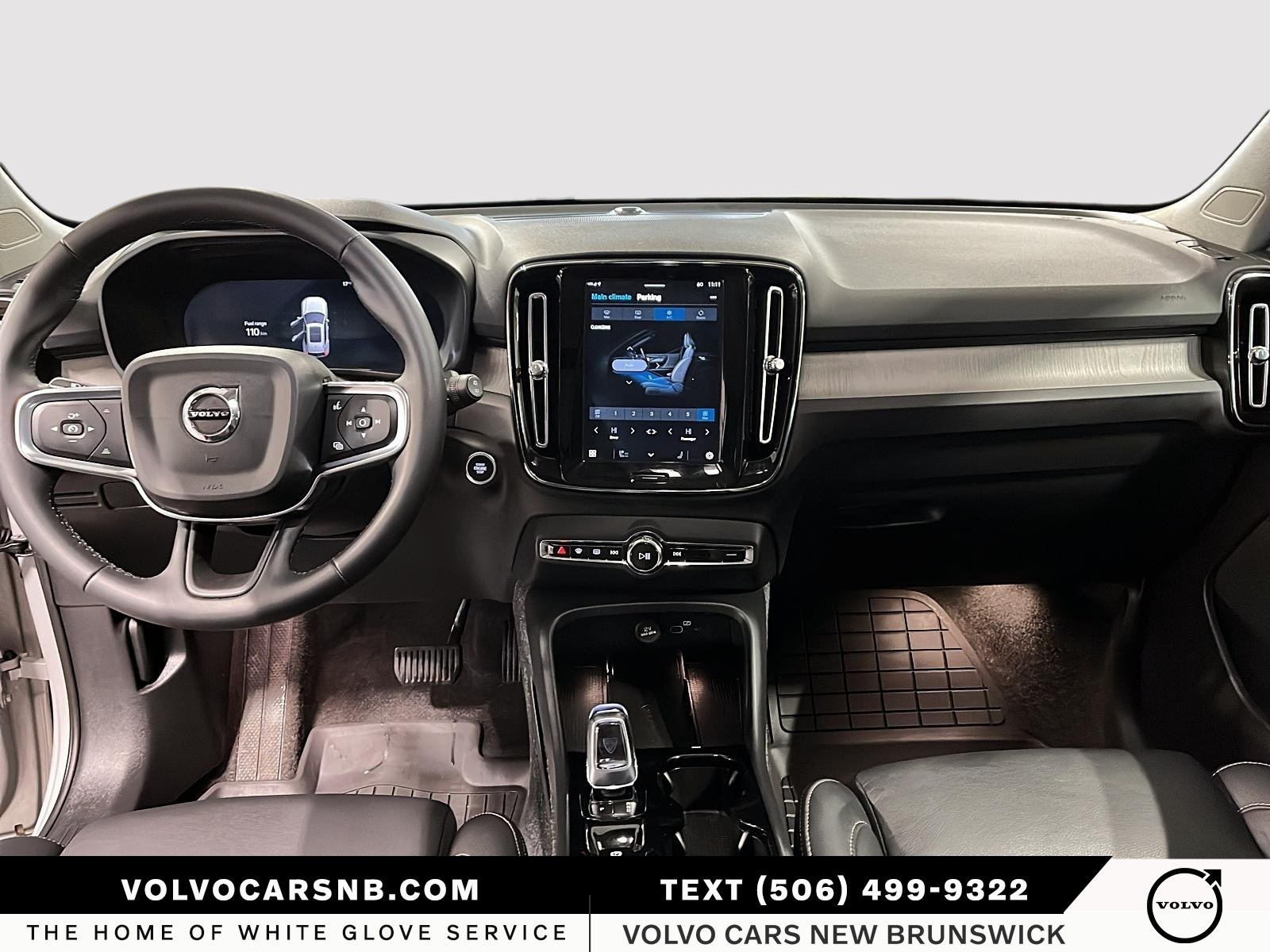 2025 Volvo XC40 B5 Plus Dark Theme