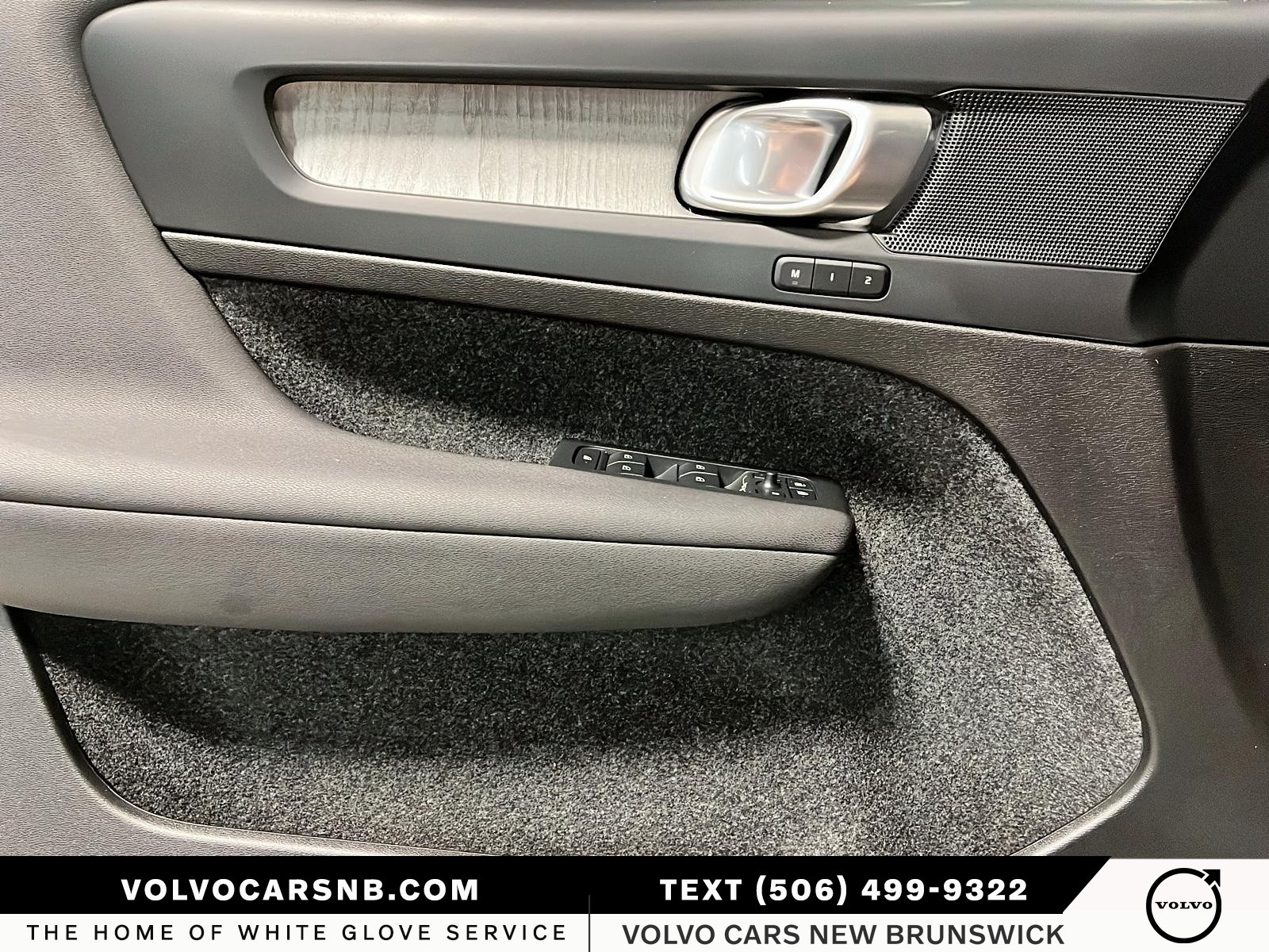 2025 Volvo XC40 B5 Plus Dark Theme