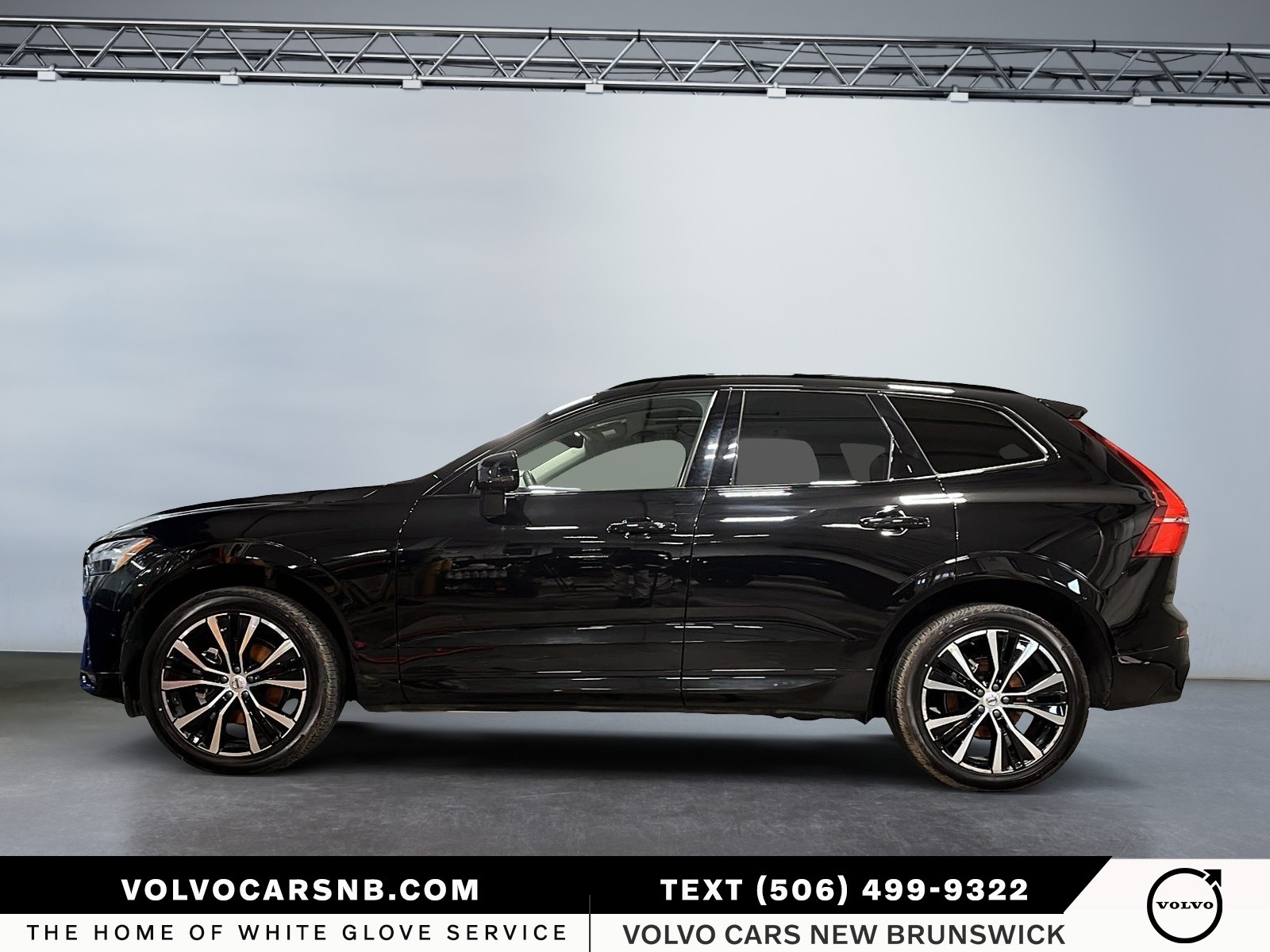 2025 Volvo XC60 B5 Plus Dark Theme