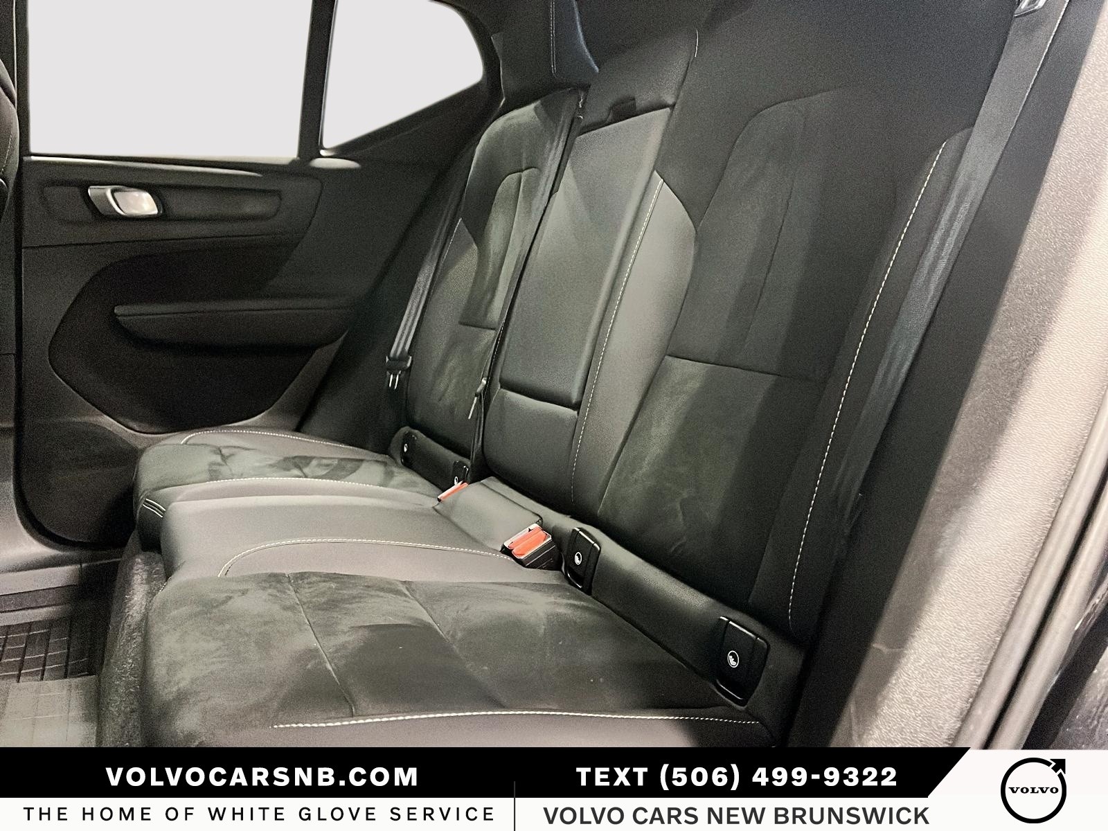 2025 Volvo XC40 B5 Plus Dark Theme