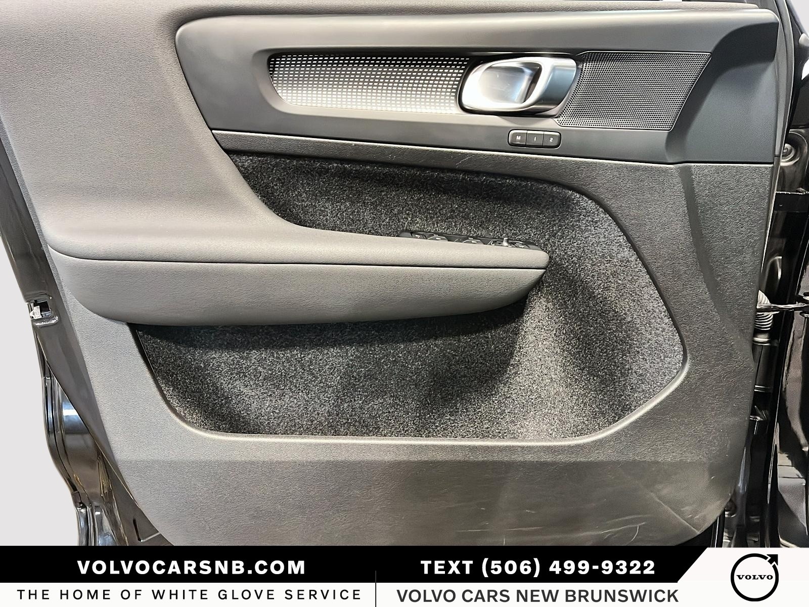 2025 Volvo XC40 B5 Plus Dark Theme