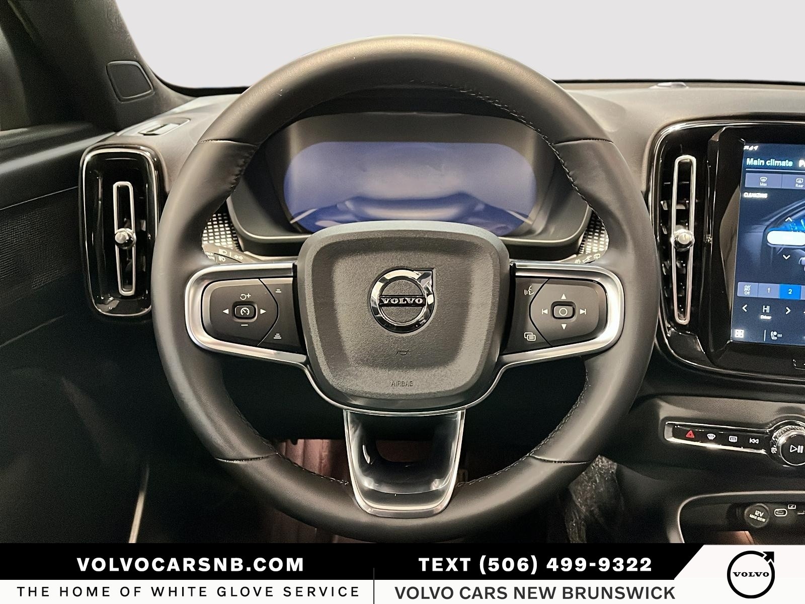 2025 Volvo XC40 B5 Plus Dark Theme