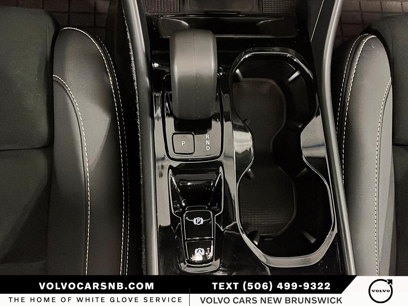 2025 Volvo XC40 B5 Plus Dark Theme