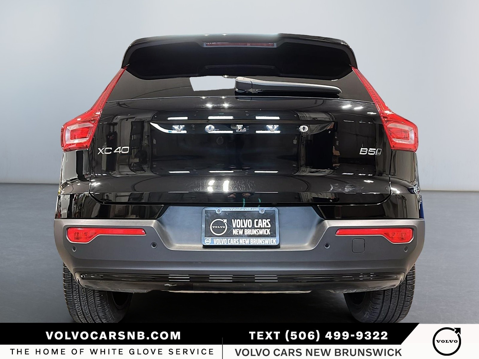 2025 Volvo XC40 B5 Plus Dark Theme