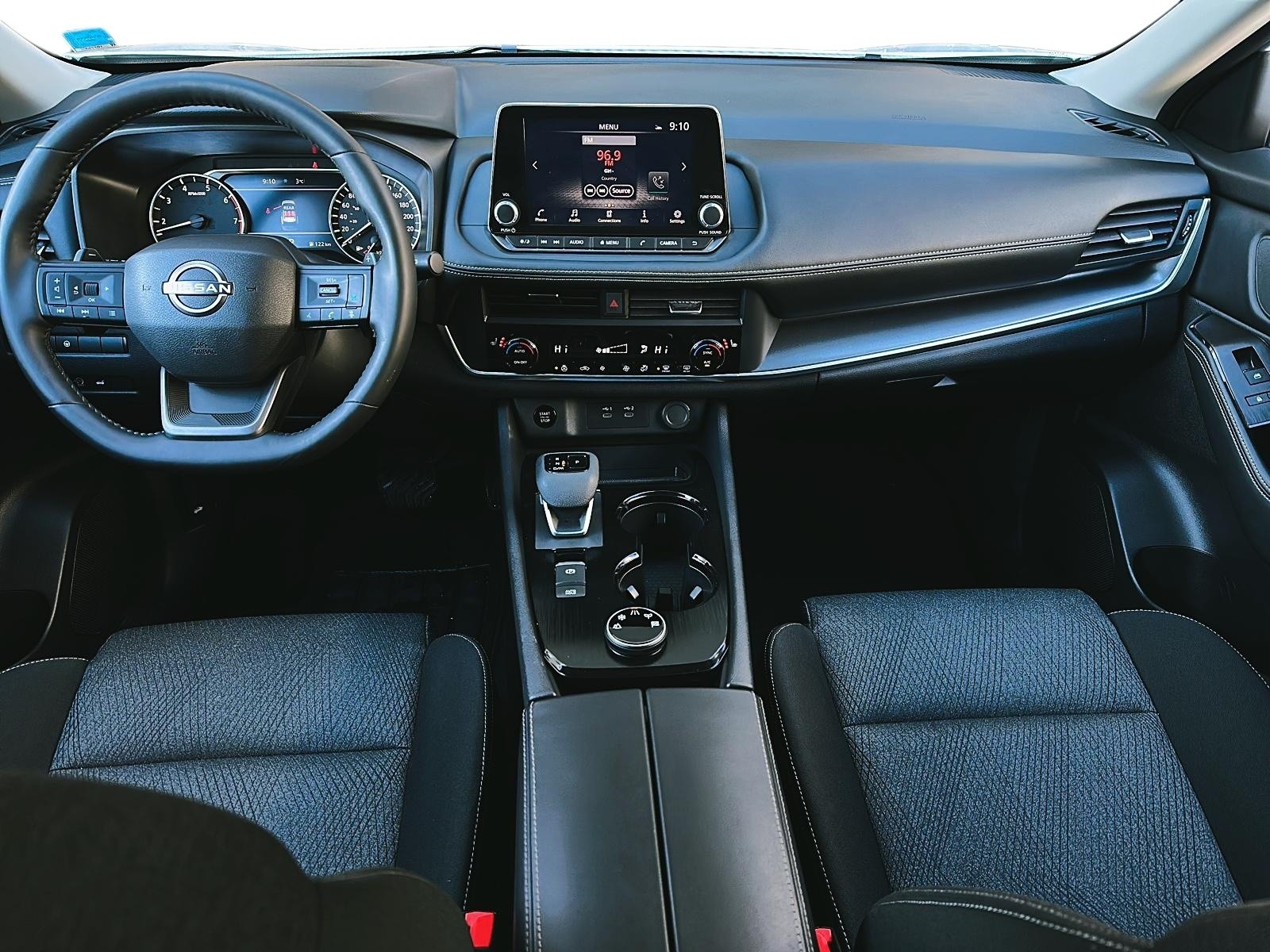 2025 Nissan Rogue SV Moonroof