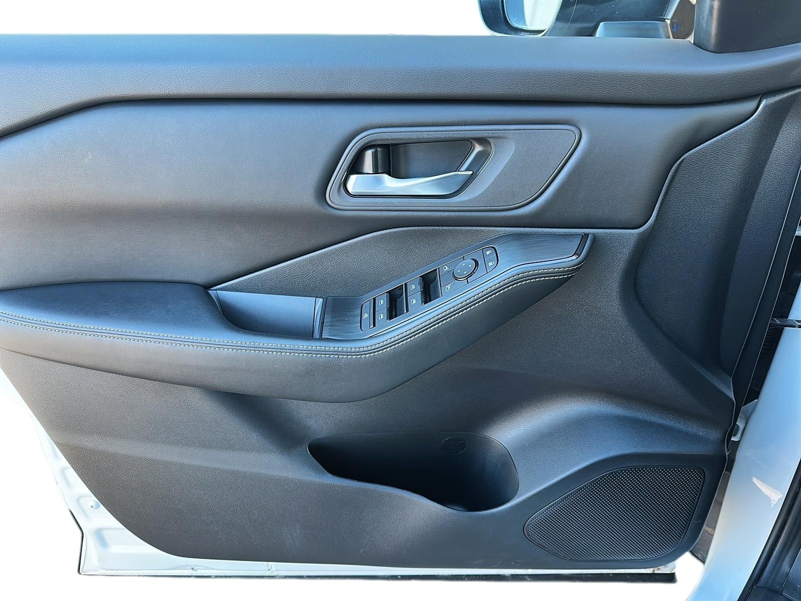 2025 Nissan Rogue SV Moonroof