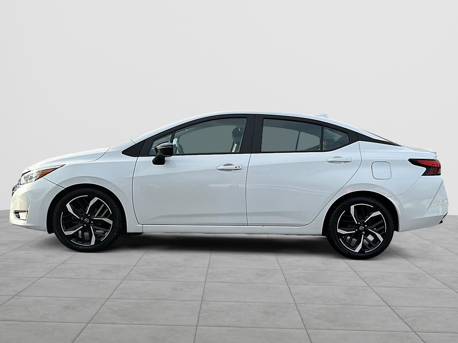 2023 Nissan Versa SR