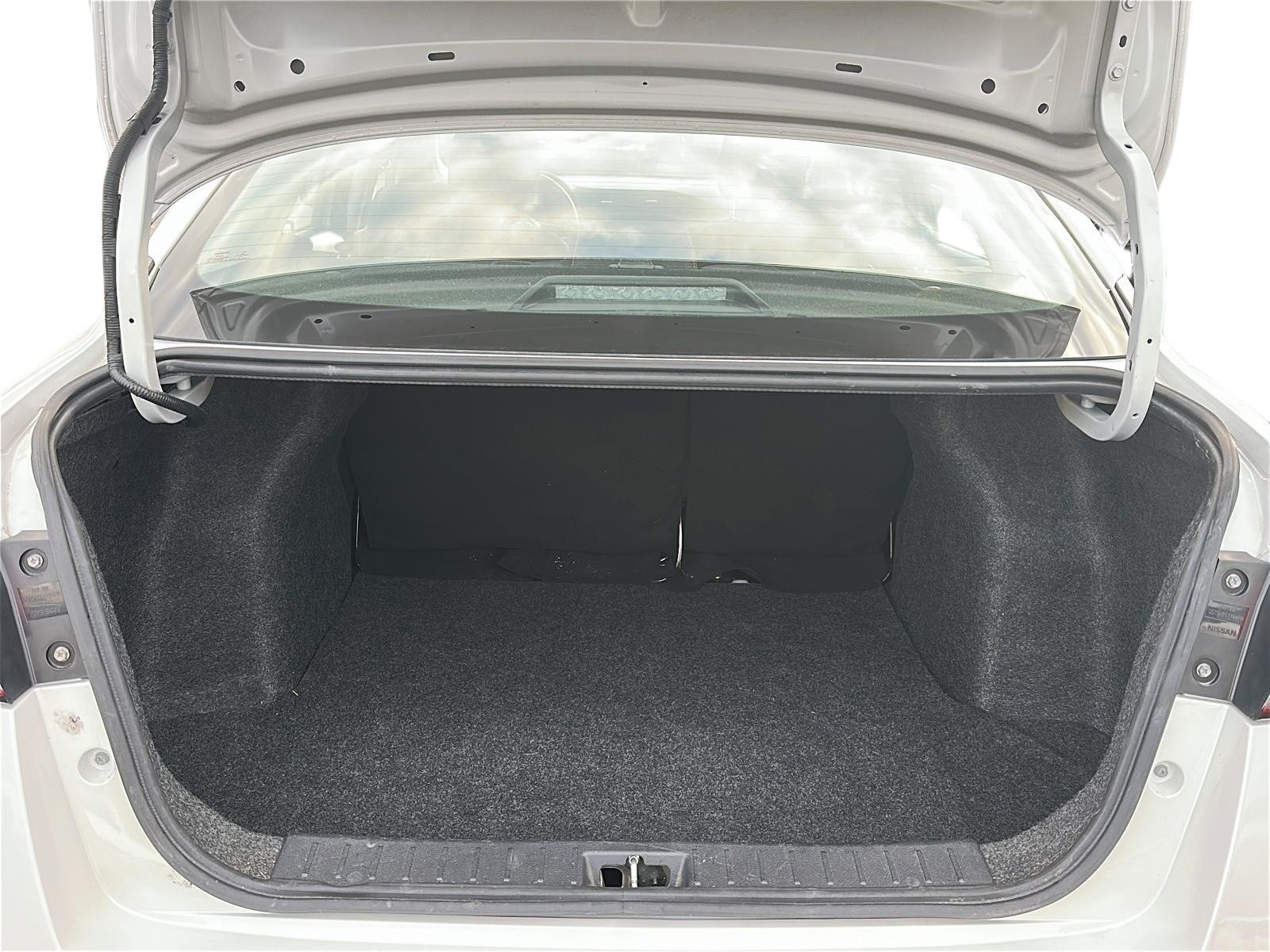 2023 Nissan Versa SR