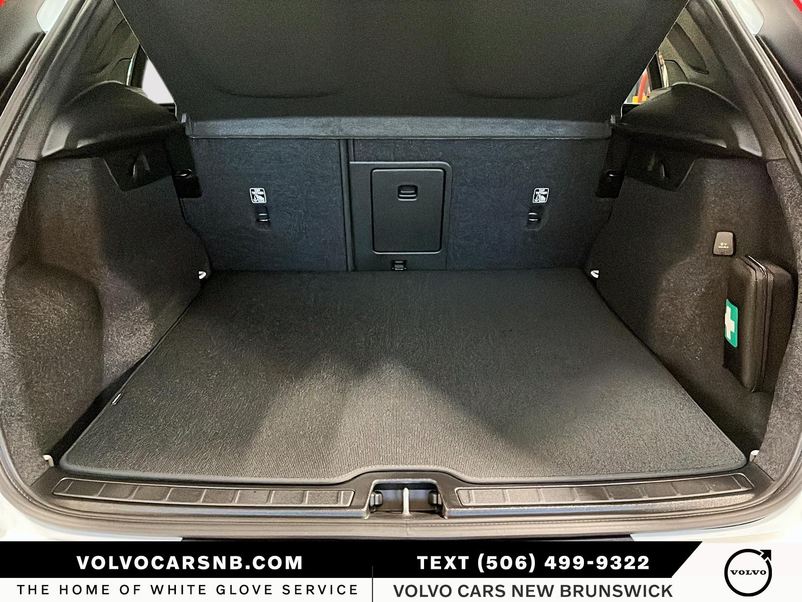 2026 Volvo XC40 B5 Plus Dark Theme