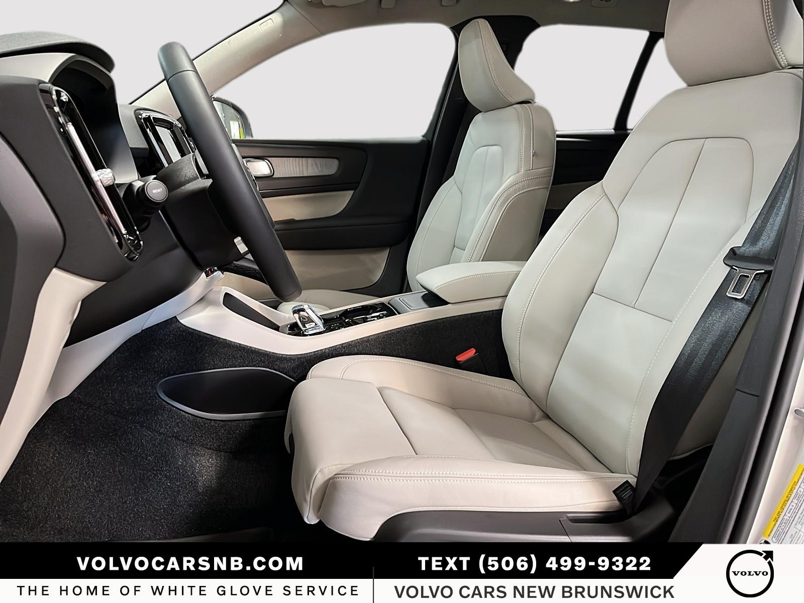 2026 Volvo XC40 B5 Plus Dark Theme