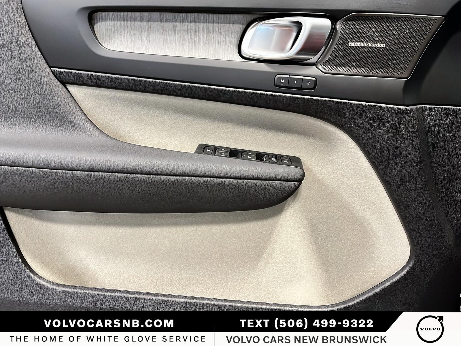 2026 Volvo XC40 B5 Plus Dark Theme