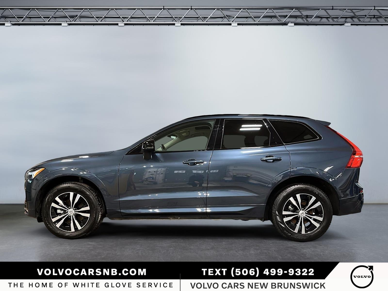 2025 Volvo XC60 B5 Core Dark Theme