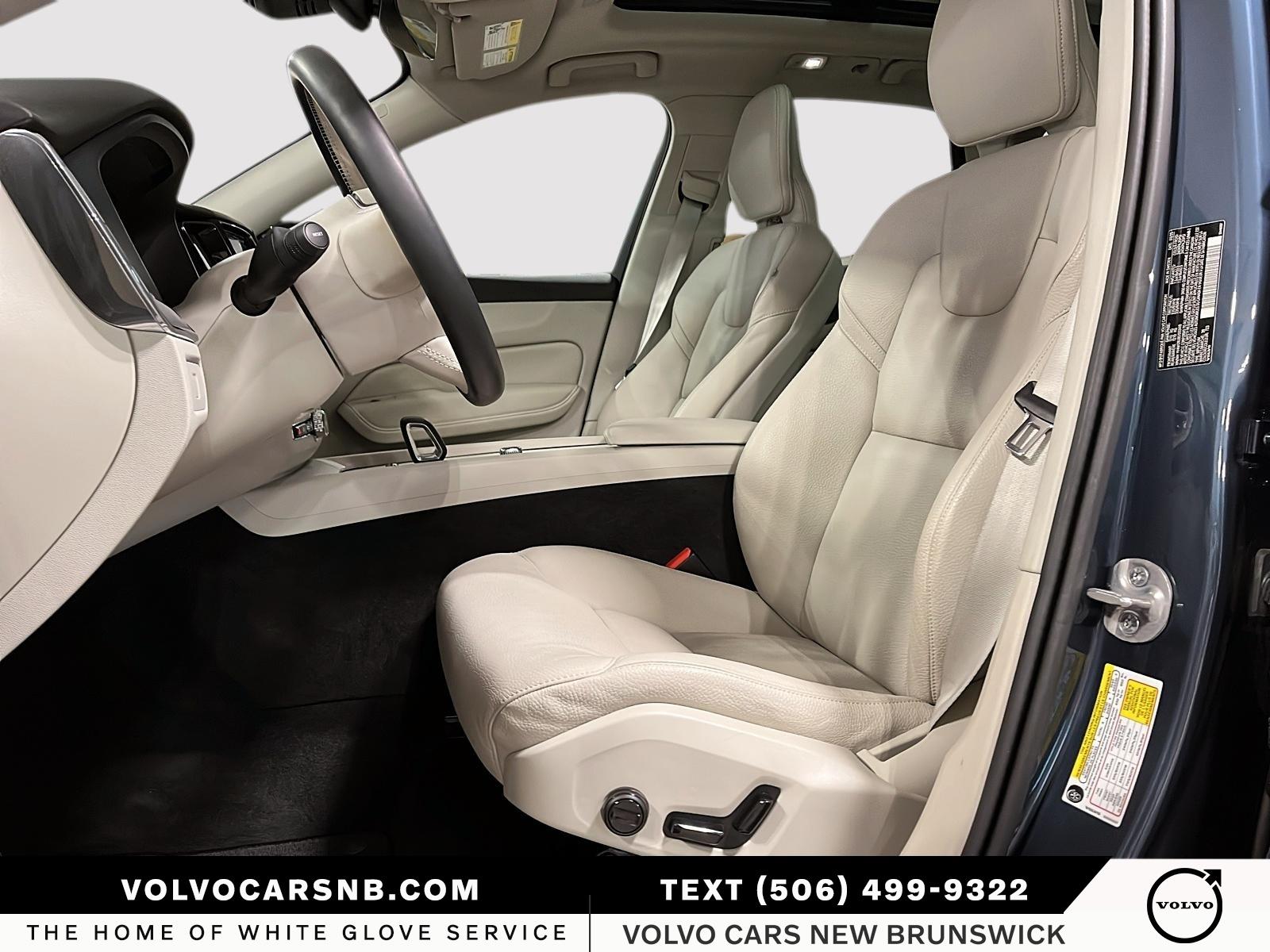 2025 Volvo XC60 B5 Core Dark Theme