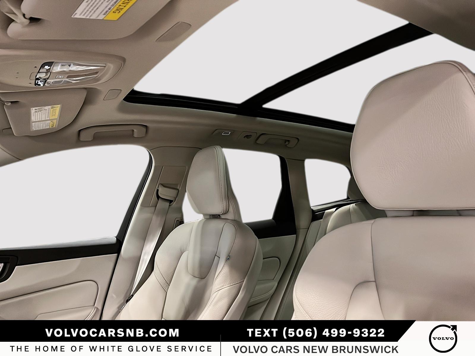 2025 Volvo XC60 B5 Core Dark Theme