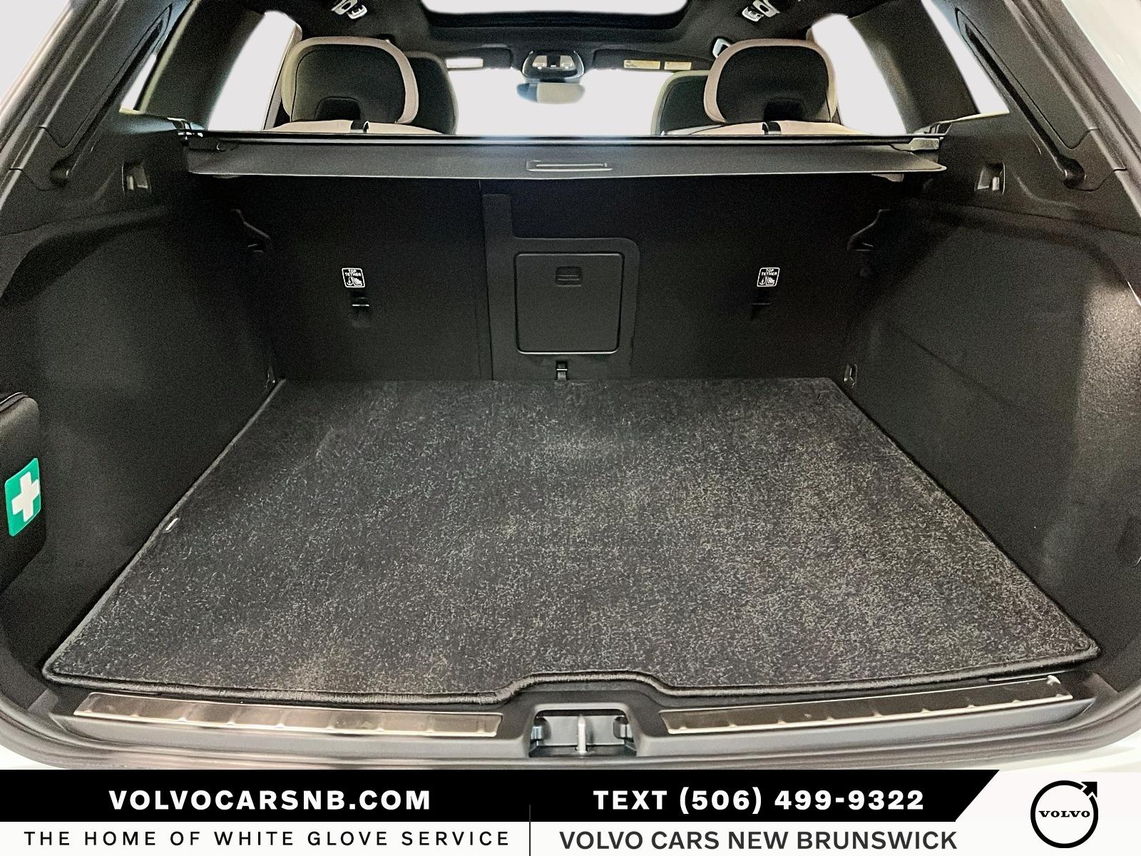 2026 Volvo XC60 B5 Plus Dark Theme