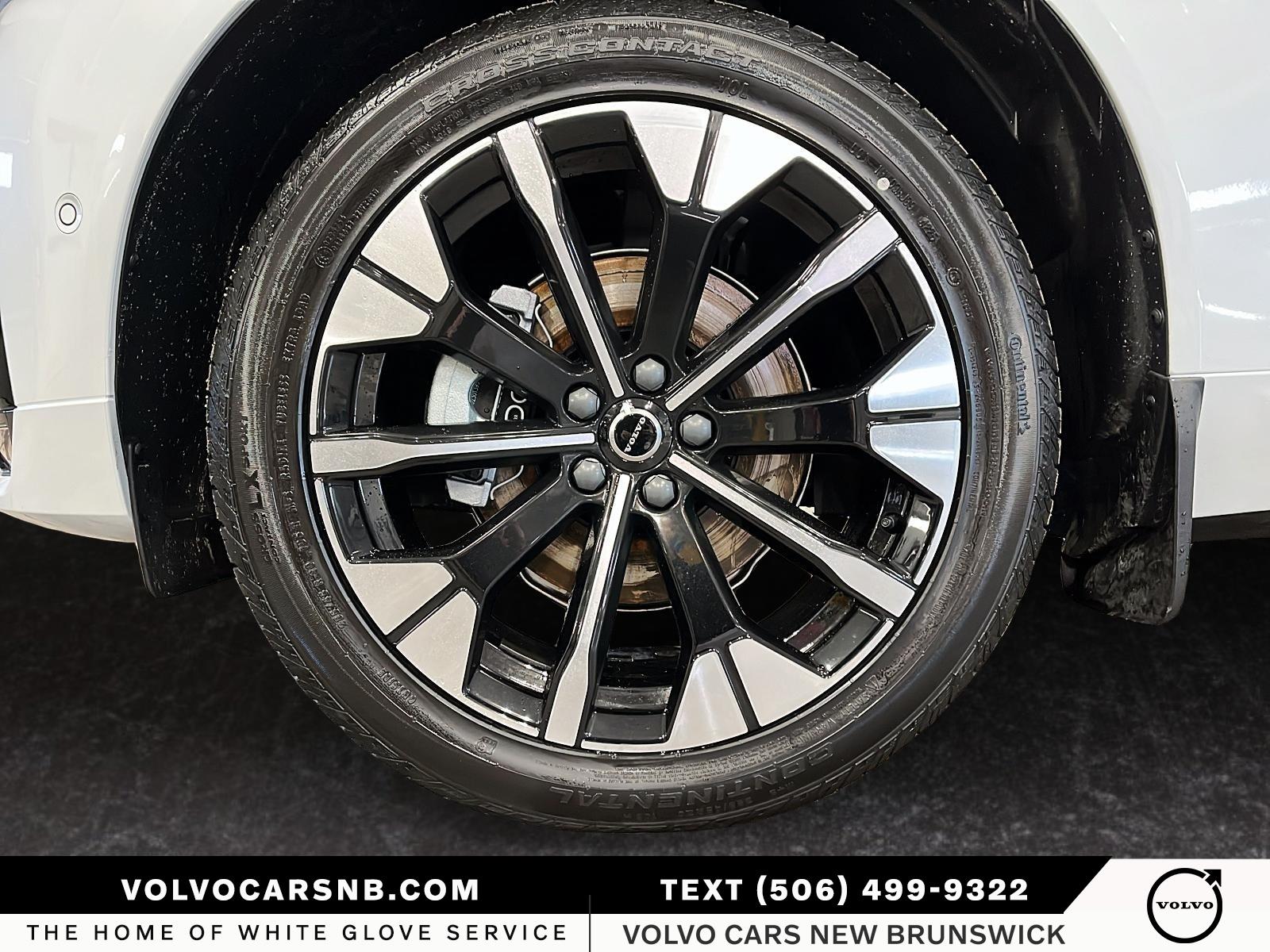 2026 Volvo XC60 B5 Plus Dark Theme