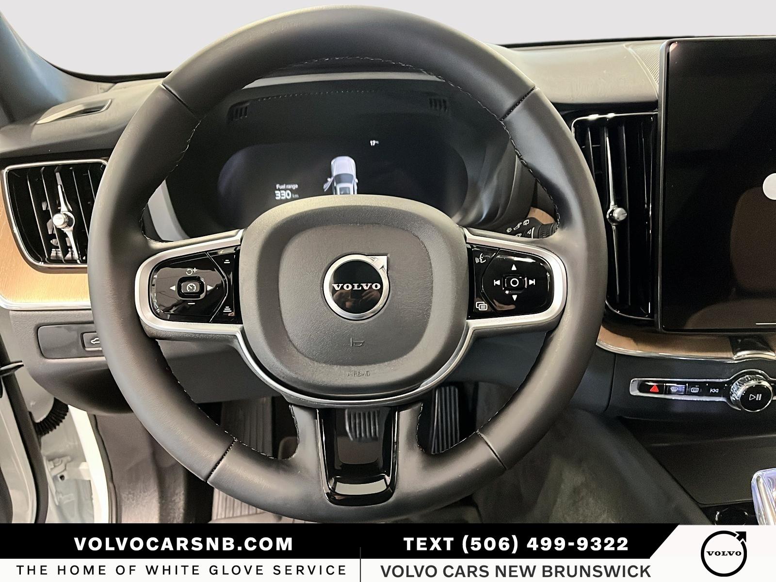 2026 Volvo XC60 B5 Plus Dark Theme