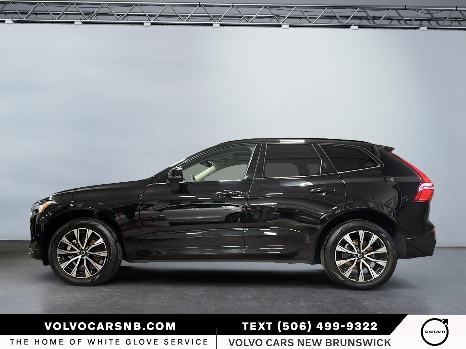 2025 Volvo XC60 B5 Plus Dark Theme