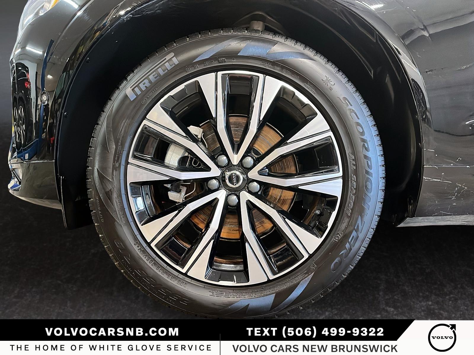 2025 Volvo XC60 B5 Plus Dark Theme