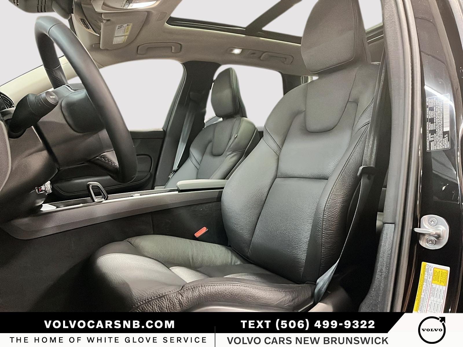 2025 Volvo XC60 B5 Plus Dark Theme