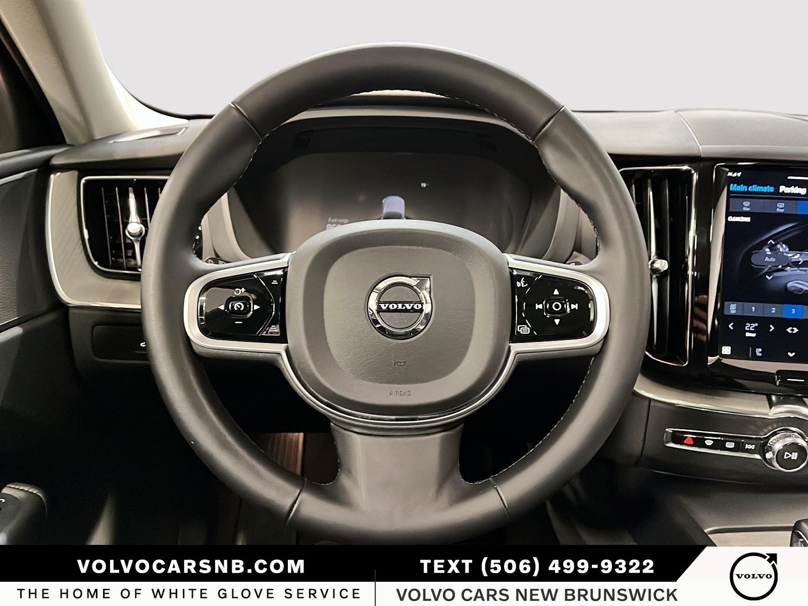 2025 Volvo XC60 B5 Plus Dark Theme