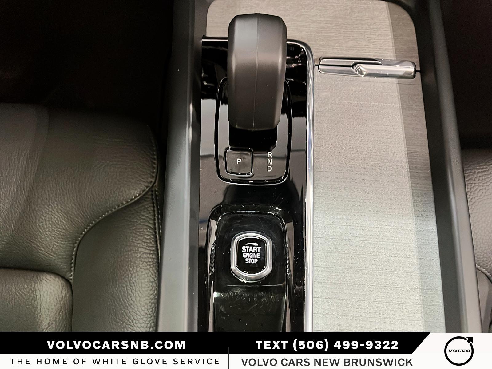 2025 Volvo XC60 B5 Plus Dark Theme