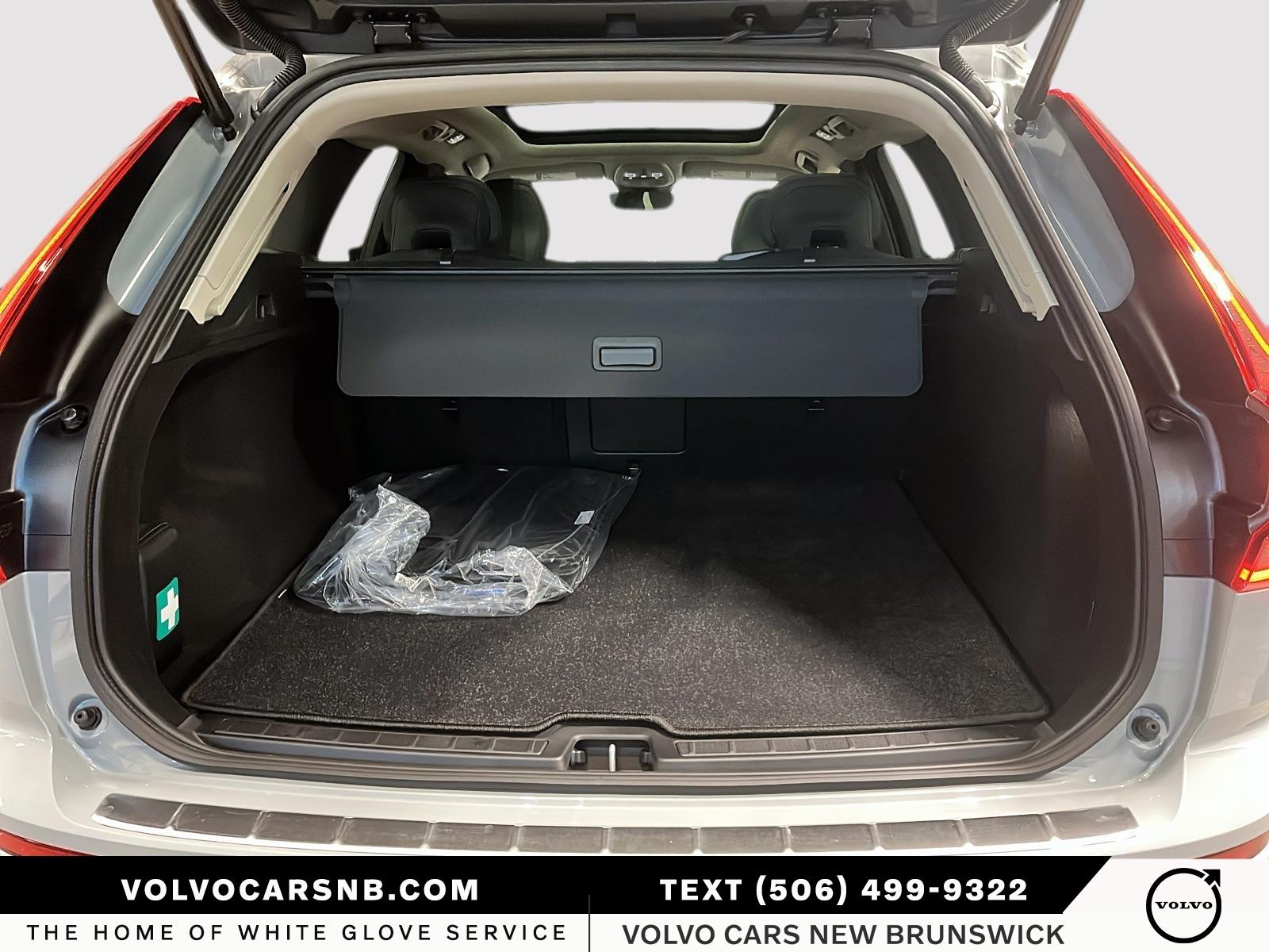 2026 Volvo XC60 B5 Core Dark Theme