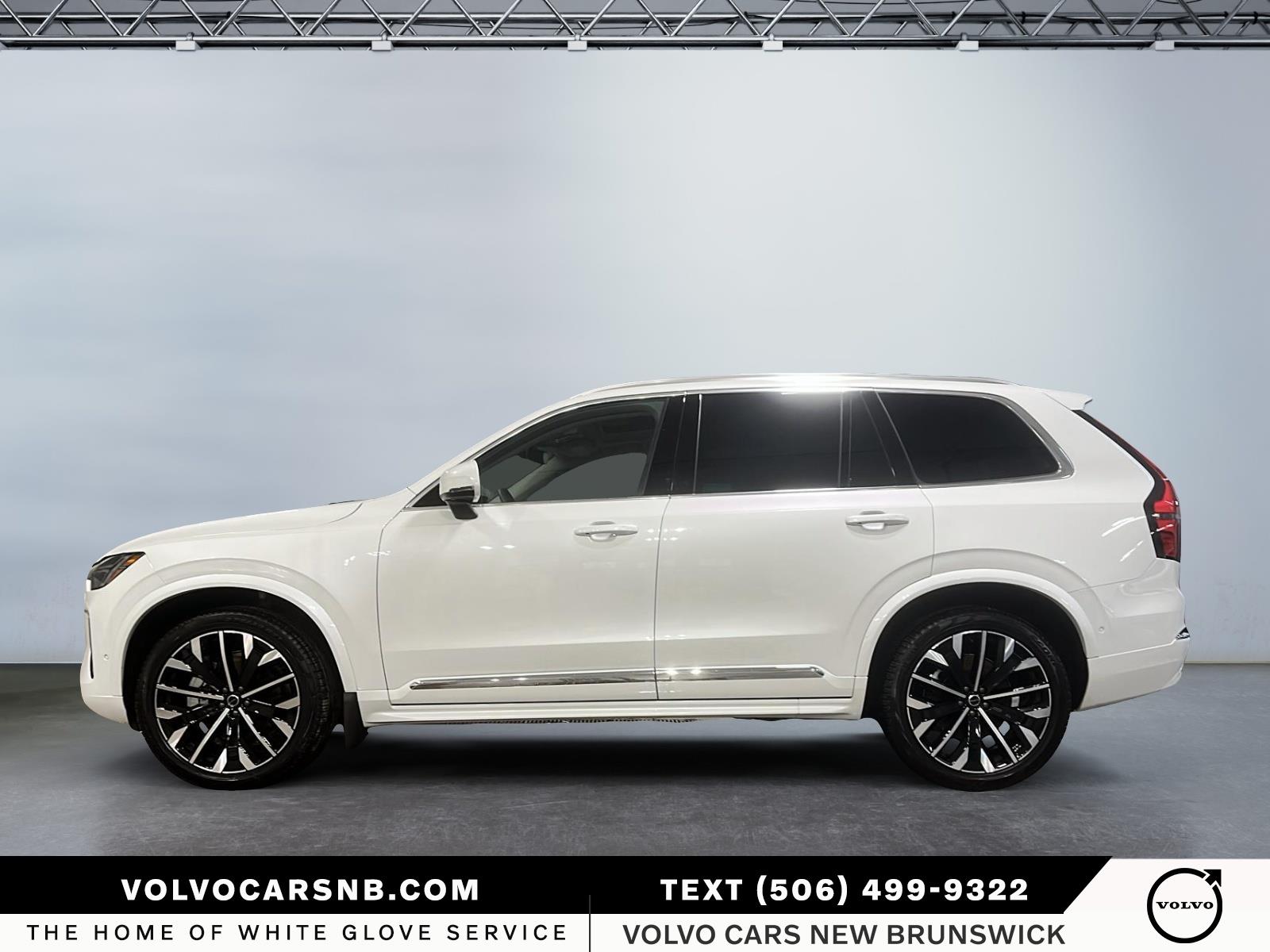 2025 Volvo XC90 B6 Plus Bright Theme