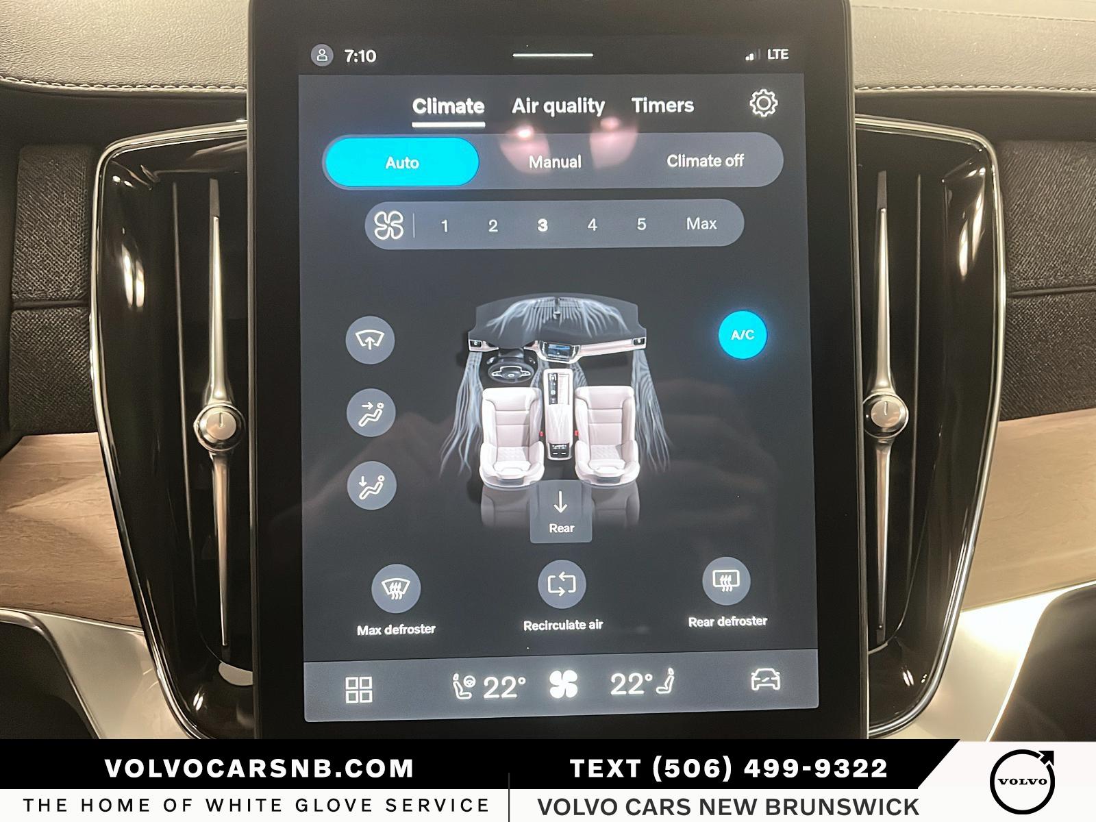 2025 Volvo XC90 B6 Plus Bright Theme