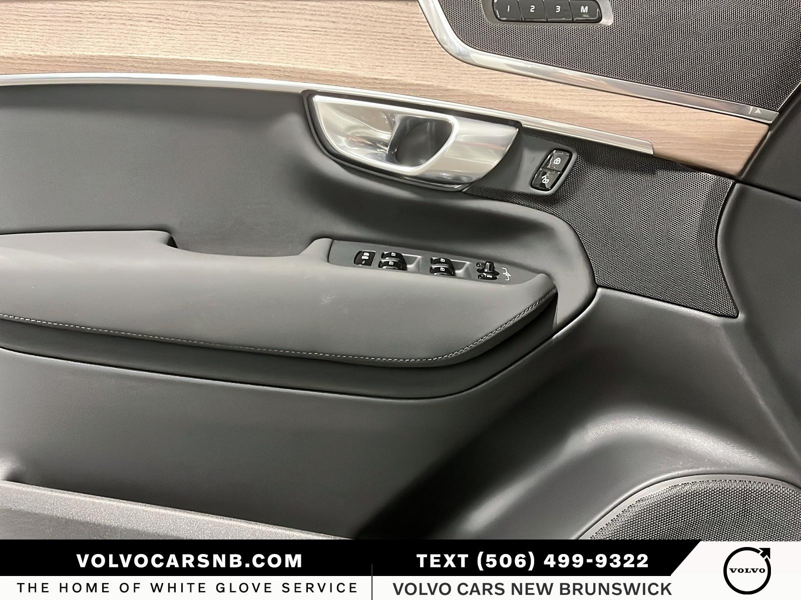 2025 Volvo XC90 B6 Plus Bright Theme