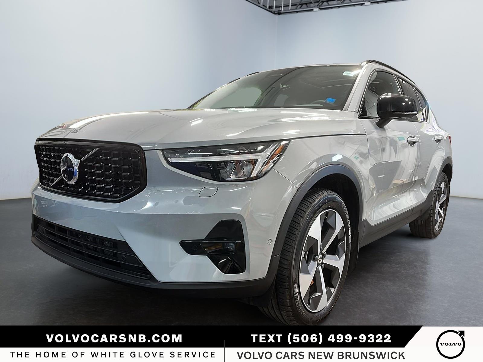 2025 Volvo XC40  B5 Plus Dark Theme