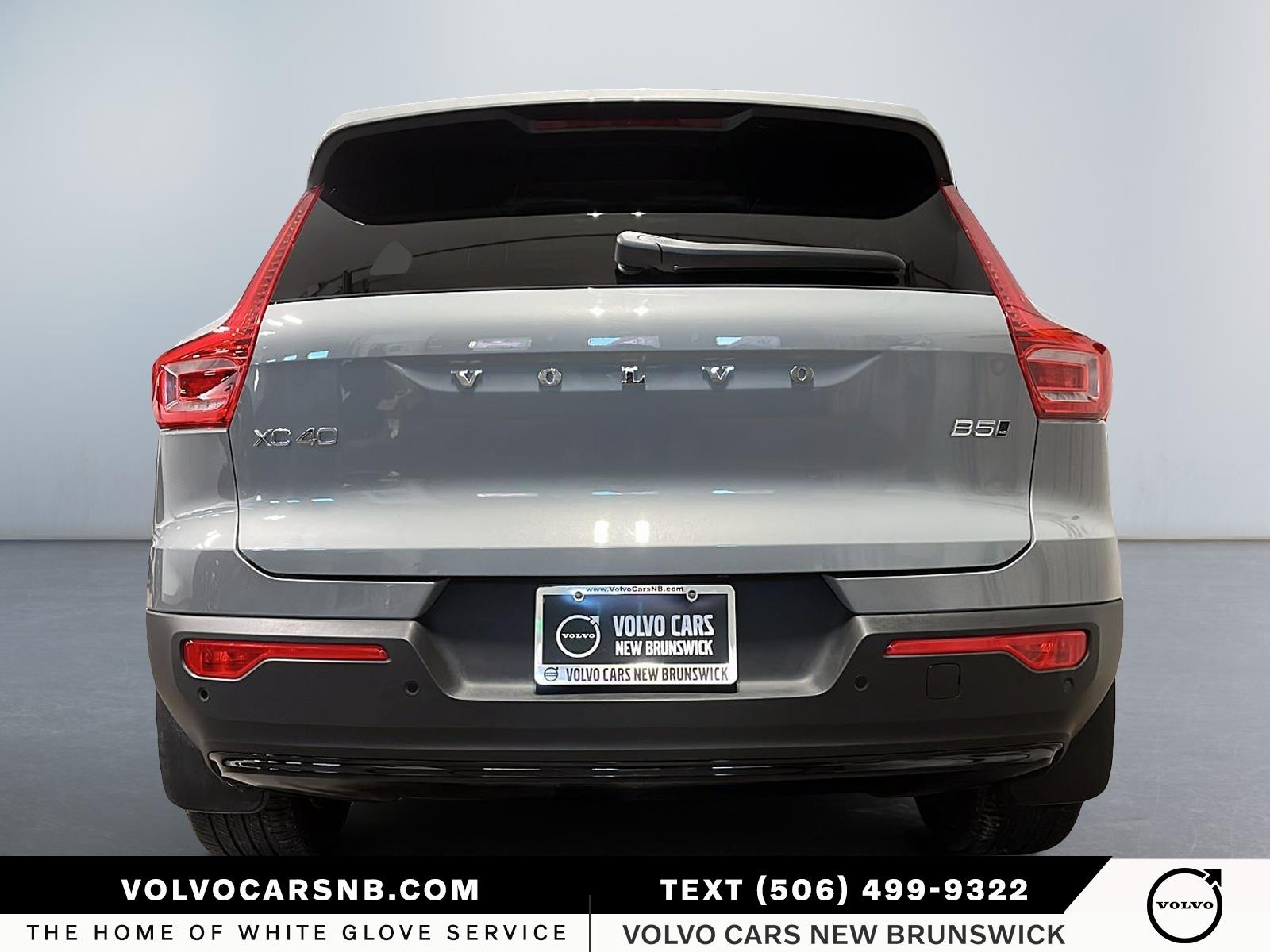 2025 Volvo XC40 B5 Plus Dark Theme