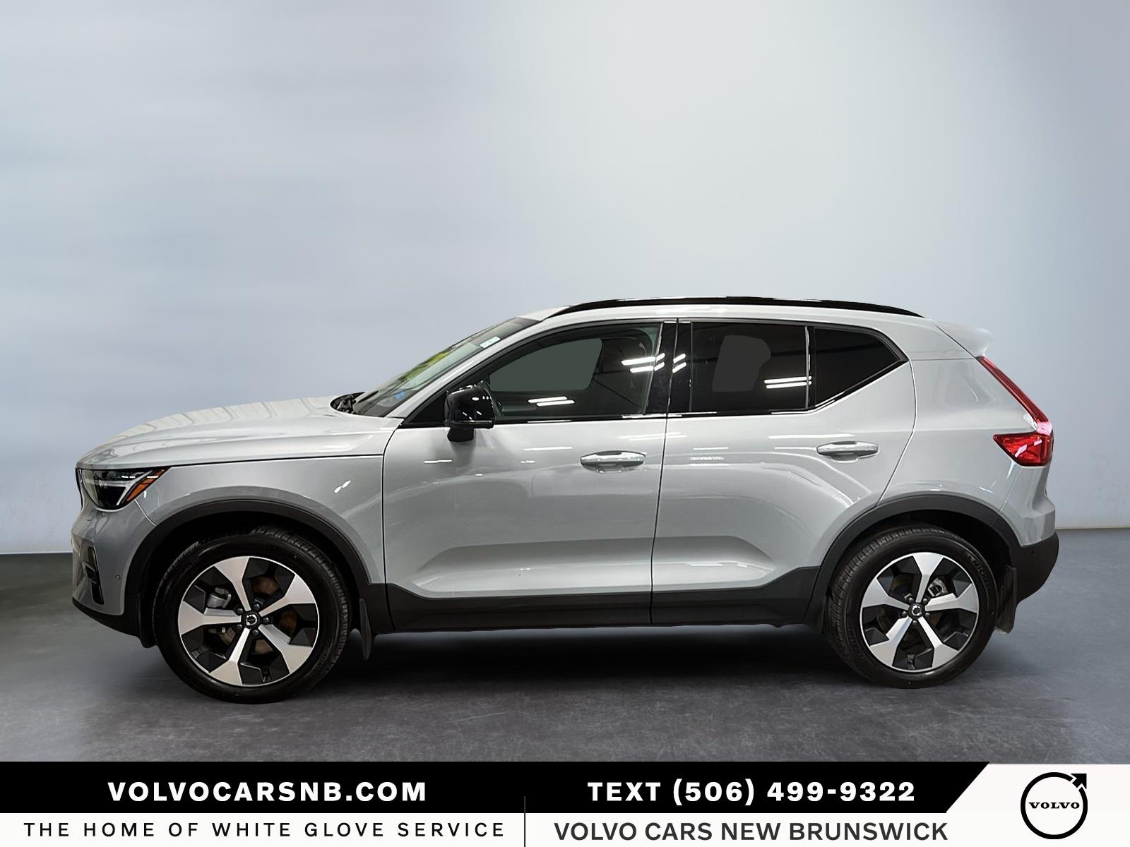2025 Volvo XC40 B5 Plus Dark Theme