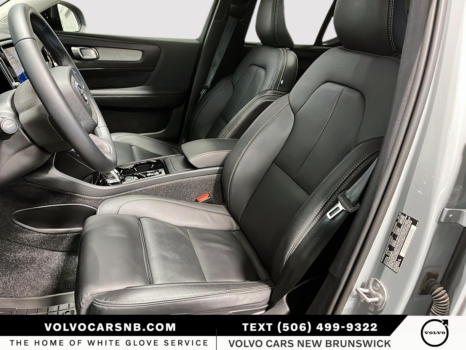 2025 Volvo XC40 B5 Plus Dark Theme